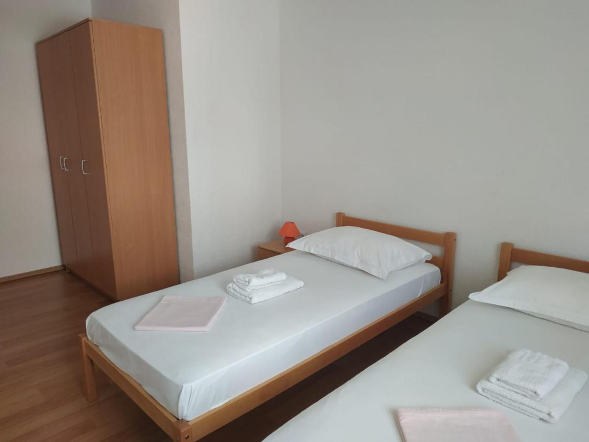 Apartments Gojevic Bol Esterno foto